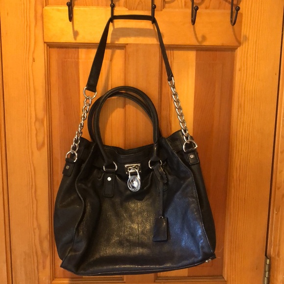 💙Michael Kors Lock Black Chain Tote  Bag! Please see description! Leather Bag! - Picture 7 of 14
